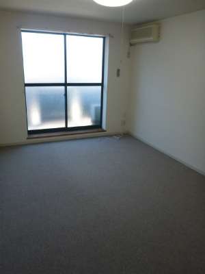Living and room. Light enters a lot because the window sweep.