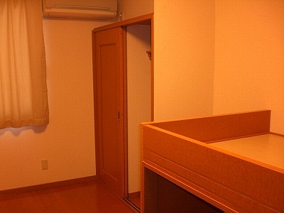 Living and room. bed ・ Closet comes with
