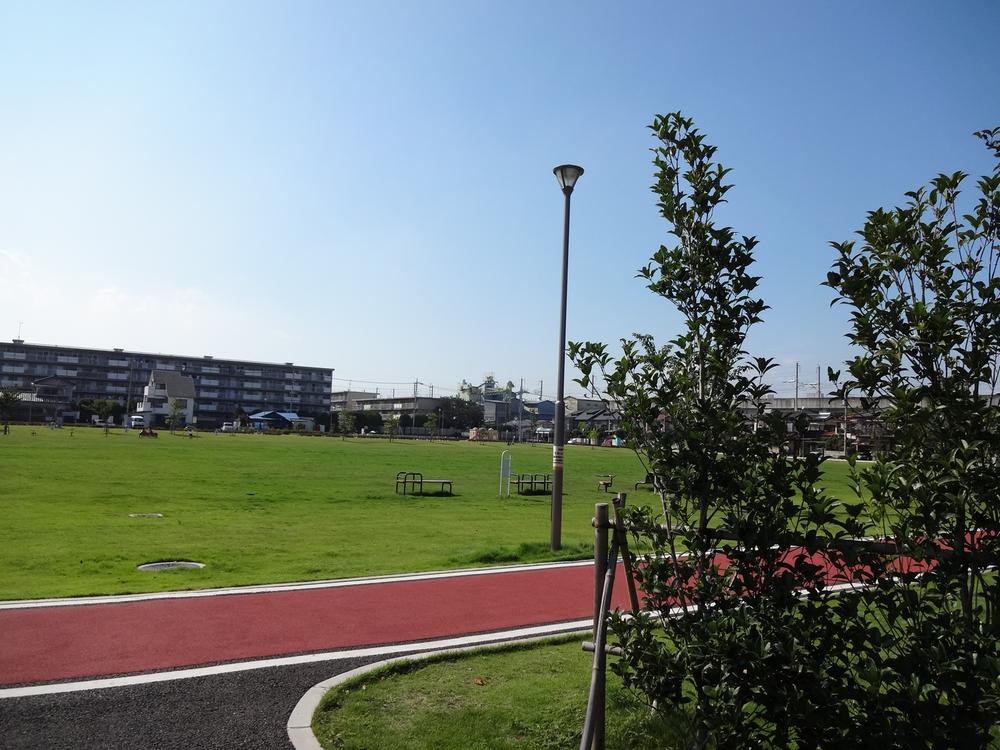 park. 530m to petting park