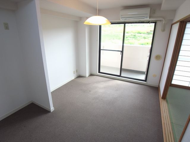 Living and room. DK, Sum 6, Hiroshi 5.5 Each air-conditioned (3 units)