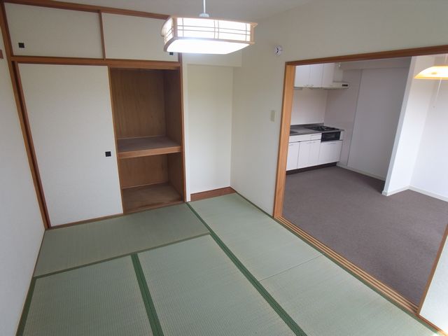Living and room. Japanese-style room 6 quires