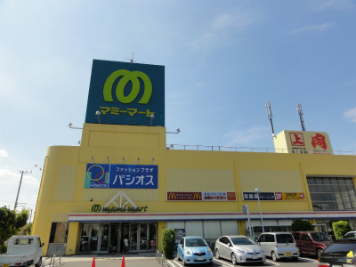 Supermarket. Mamimato Kagohara to the store (supermarket) 891m