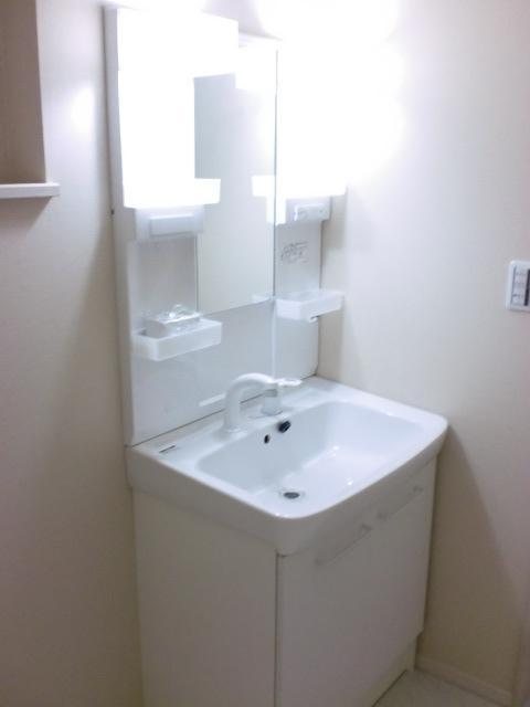 Wash basin, toilet. Indoor (12 May 2013) Shooting