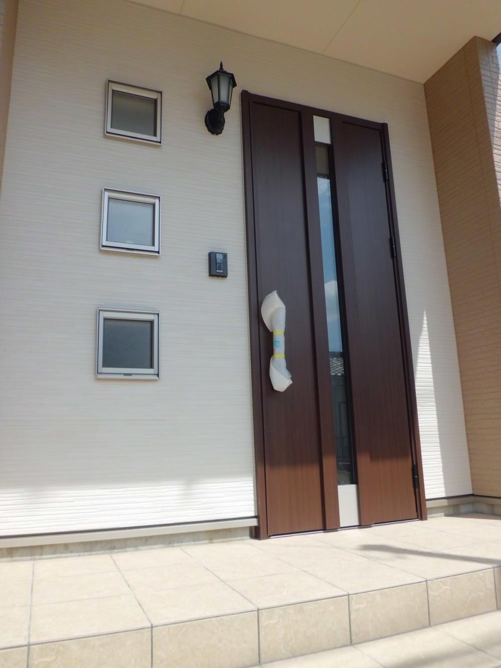 Entrance.  [Entrance door] Entrance door with a card key (September 2013) Shooting