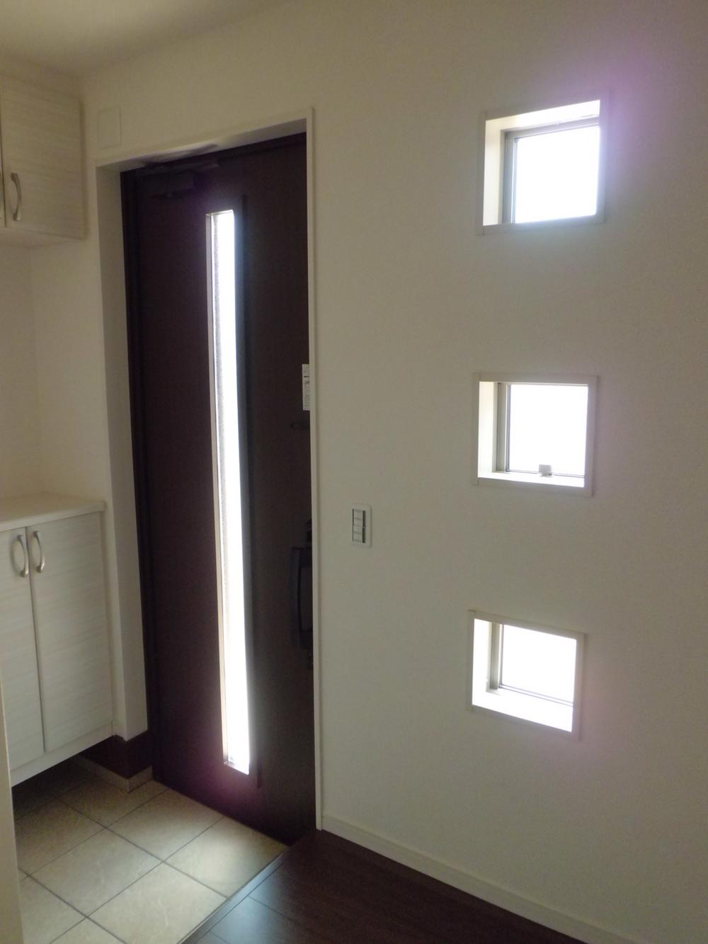 Entrance.  [Entrance] Hikari is poured from a small window (September 2013) Shooting