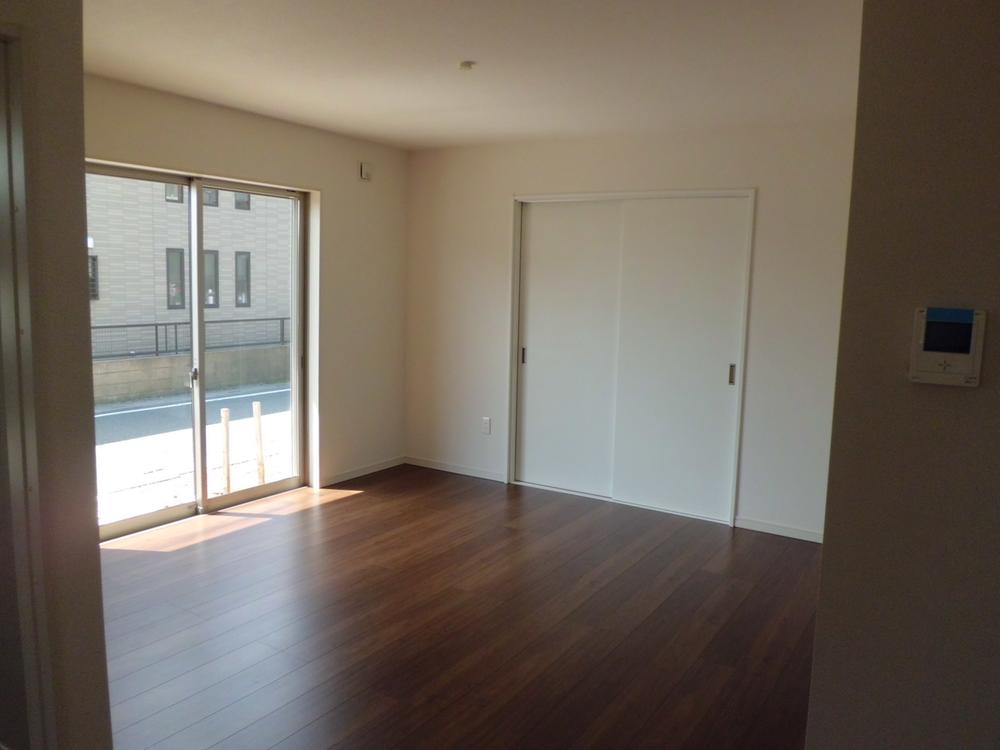 Living. It has been Seddo south road, Plug the light in the room (September 2013) Shooting