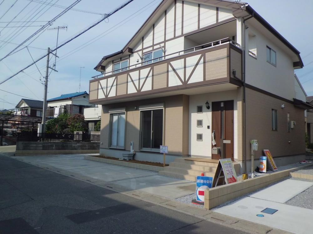 Local appearance photo. Local (10 May 2013) Shooting