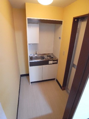Kitchen. Electric stove