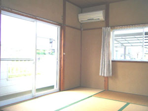 Other room space. Southwest Japanese-style room is one air conditioning ・ Bright with bay window