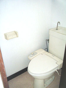 Toilet. bus ・ It is another toilet