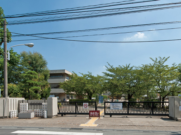 Surrounding environment. Kumagai Higashi elementary school (about 1210m / 16-minute walk)