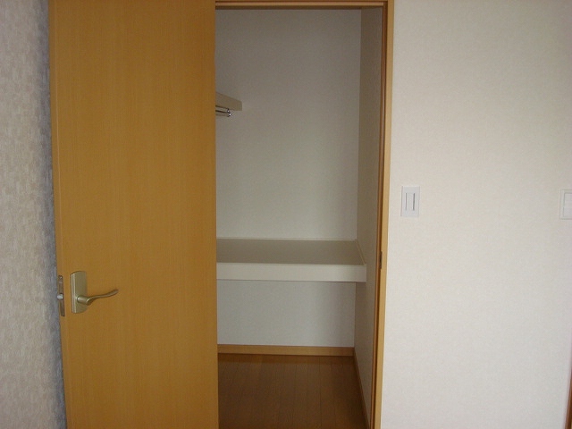 Receipt. Walk-in closet