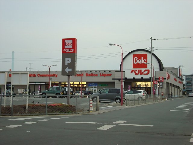 Supermarket. 558m until Berg Kagohara Minamiten (super)