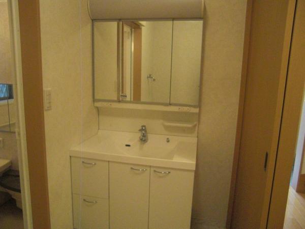 Wash basin, toilet