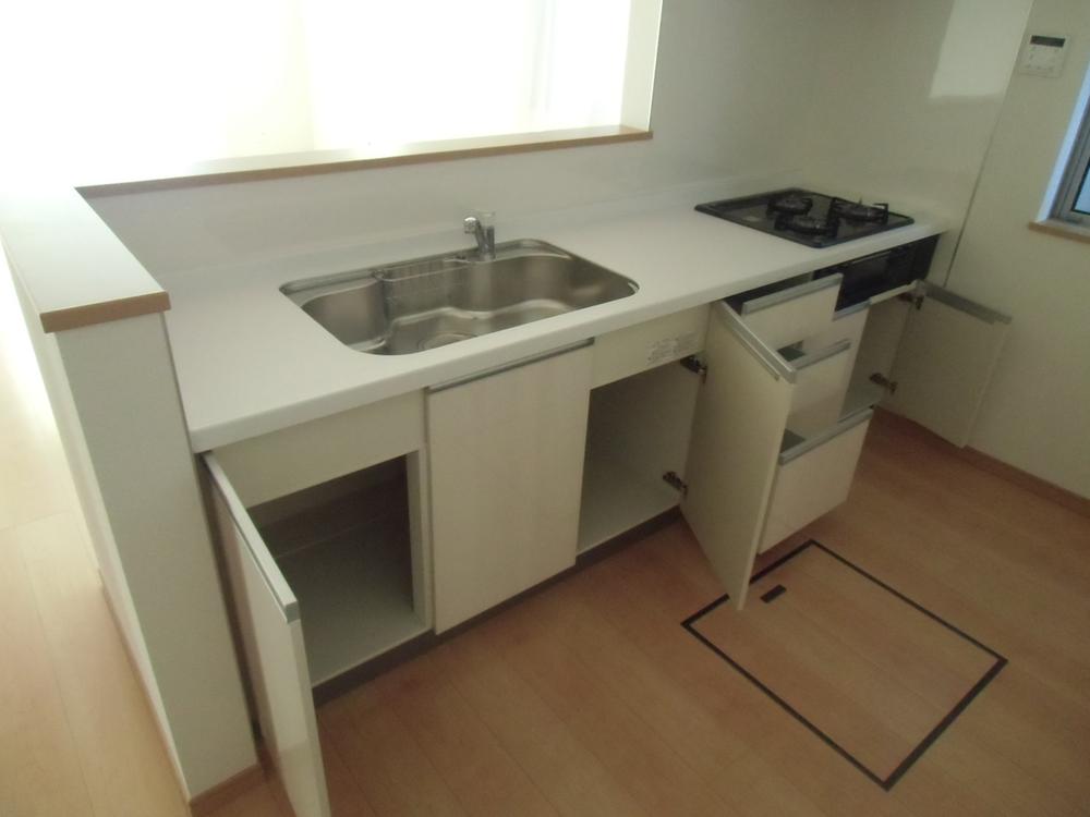 Same specifications photo (kitchen). Example of construction. Storage abundance of kitchen