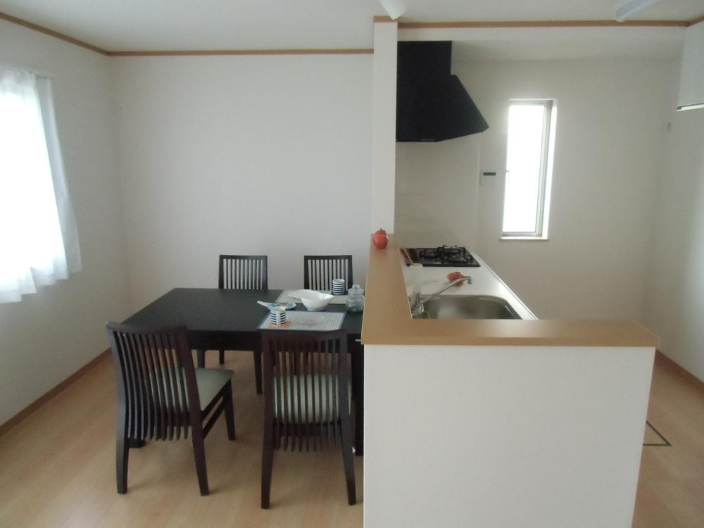 Same specifications photos (living). Furniture Yes construction cases. 