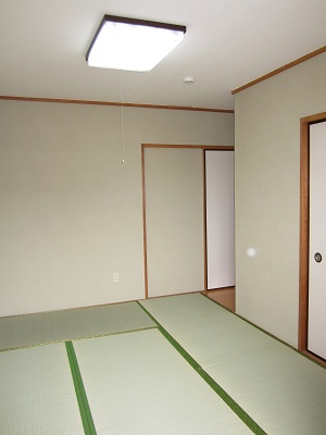 Living and room. Japanese-style room 6 tatami, TatamiCho already exchange! There is also a storage!