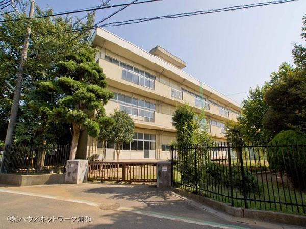 Junior high school. Miyashiro Municipal Hyakken until junior high school 750m