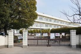 Primary school. Misato Municipal Togasaki to elementary school 695m