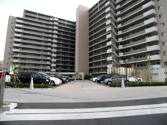 Parking lot. There is no size limit flat postfix expression Parking 220 cars. It is also possible parking, such as large cars and tall car.