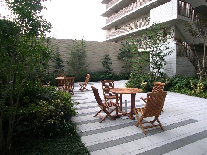 Other common areas. In the courtyard there is a relaxing space.