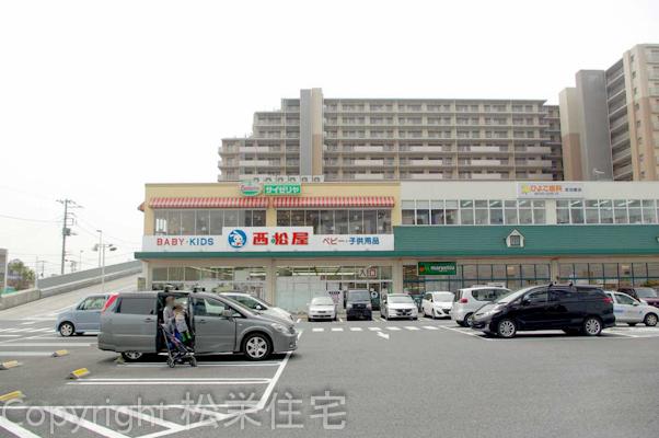 Shopping centre. Nishimatsuya M's Town Misato to the central shop 782m