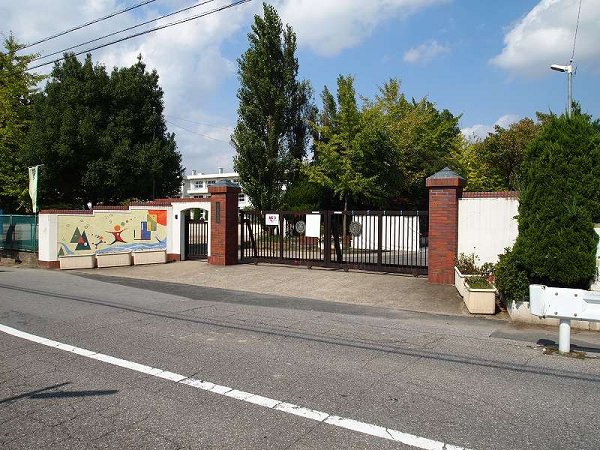 Primary school. Gaozhou until the elementary school (elementary school) 650m