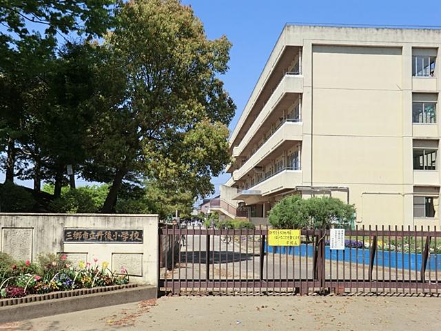 Primary school. Misato Municipal Tango to elementary school 650m