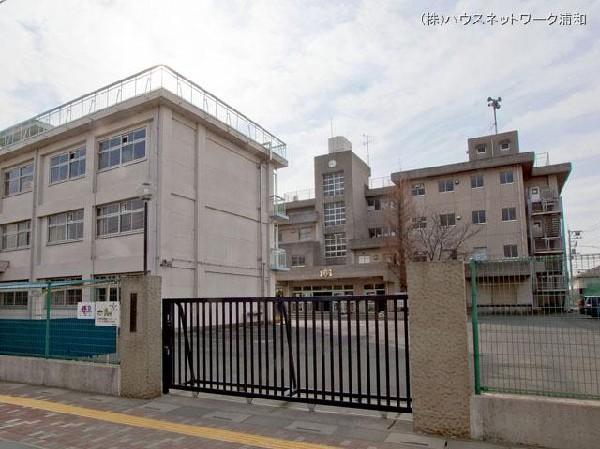 Junior high school. Misato City Tatsukita until junior high school 1510m