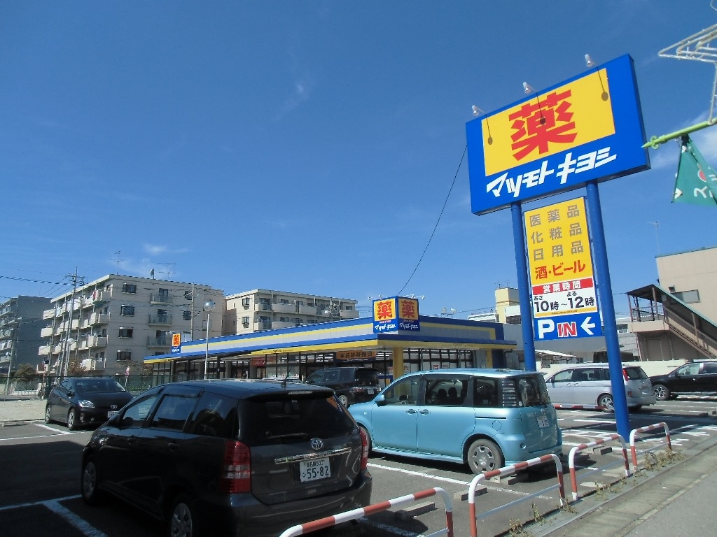 Dorakkusutoa. Drugstore Matsumotokiyoshi Misato Waseda shop 60m until the (drugstore)