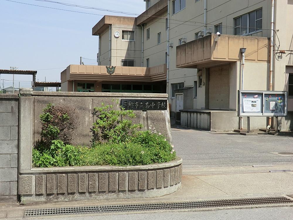 Junior high school. Misato City Minami until junior high school 1300m