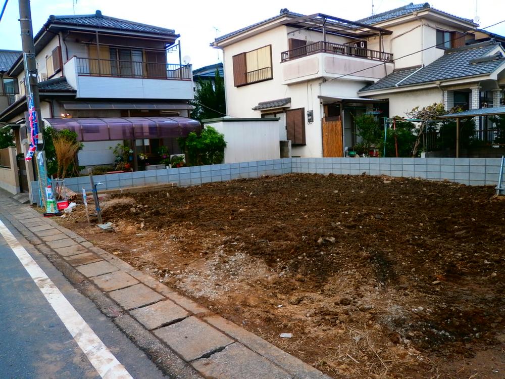 Local photos, including front road. Local (10 May 2013) Shooting