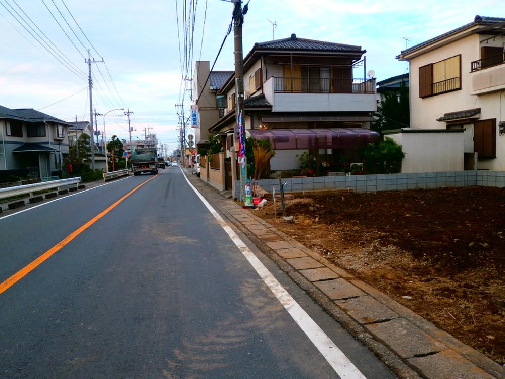 Local photos, including front road. Local (10 May 2013) Shooting