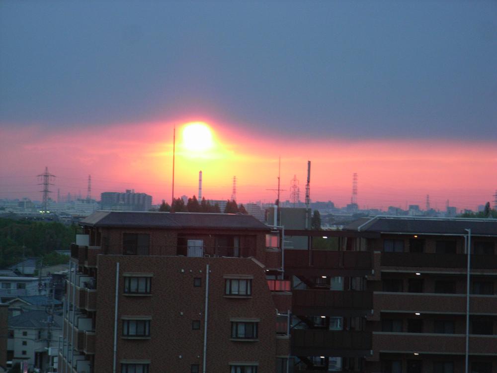 View photos from the dwelling unit. View from the site (October 2013) Shooting