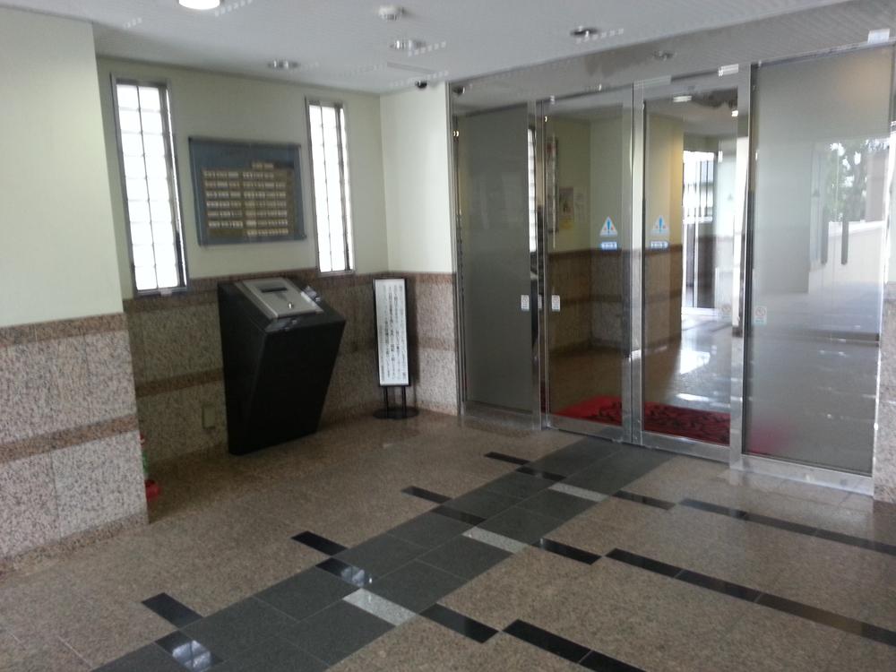 Entrance. Common areas