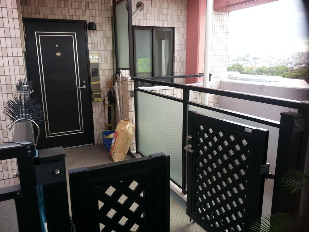 Entrance. Pouch site (October 2013) Shooting