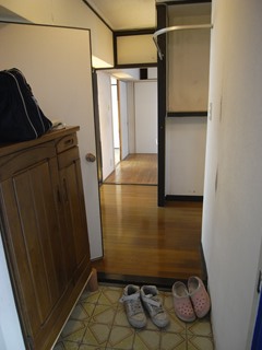 Entrance. Cupboard Yes.