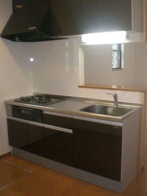 Kitchen. Chic color door of ・ 3-neck with gas stove