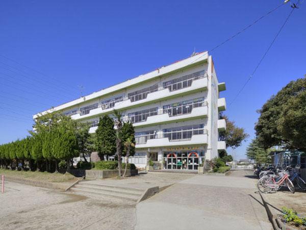 Primary school. Misato Municipal Koubou to elementary school 1700m