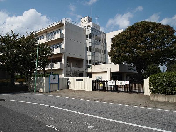 Primary school. Gaozhou Higashi elementary school (elementary school) up to 400m