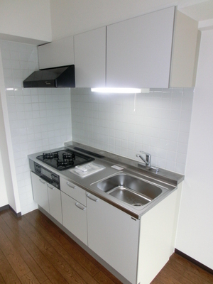 Kitchen. 3-neck kitchen room with a stove