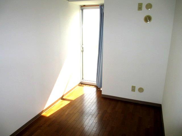 Non-living room. Western-style 5 Pledge