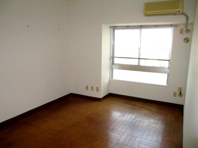 Non-living room. Western-style 8.5 Pledge