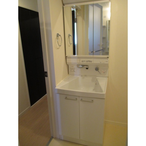 Other Equipment. 102, Room washbasin