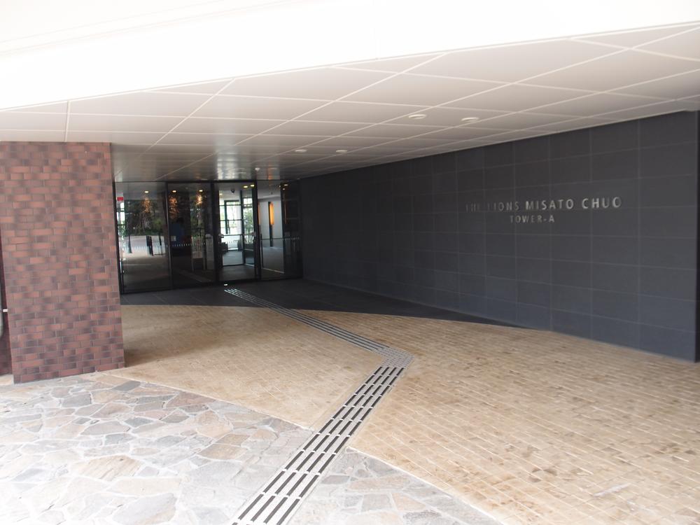 Entrance. Common areas