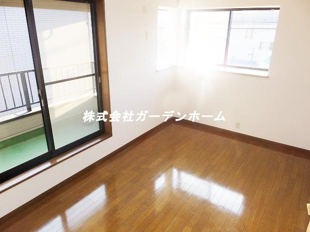 Non-living room. Western-style has become to make to be out also on the balcony south spacious 7.5 tatami !! directly !!