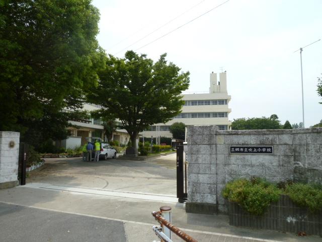 Primary school. Misato Municipal blown up to elementary school 526m