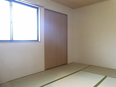 Living and room. Storage is also rich Japanese-style room