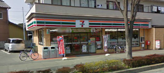 Convenience store. 650m to Seven-Eleven (convenience store)