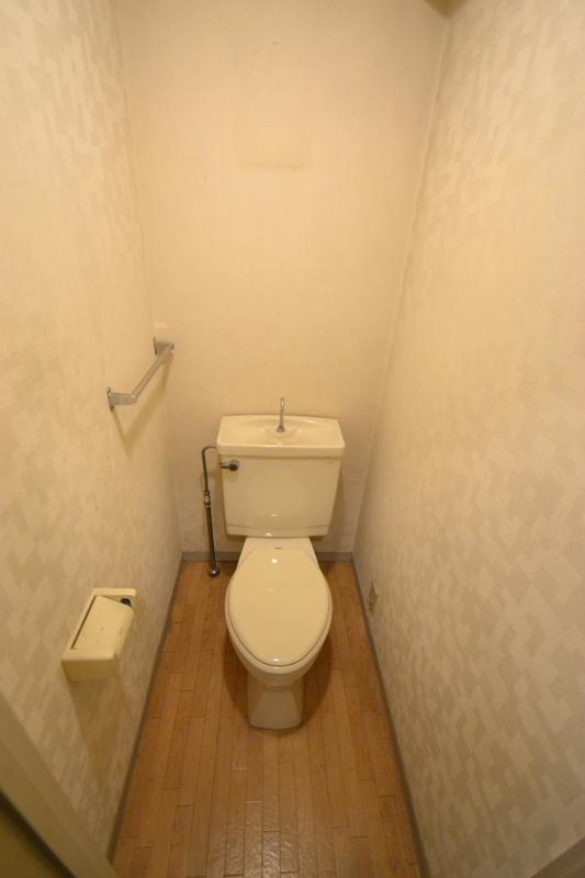 Toilet. Indoor (March 2013) Shooting